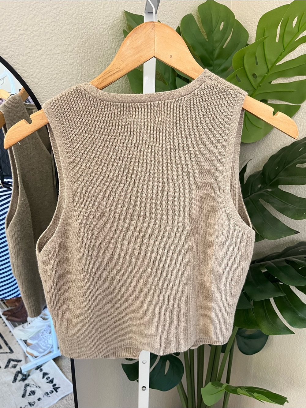 🤎 Light Brown Button Front Sweater Vest L | Universal Thread - Picture 5 of 6